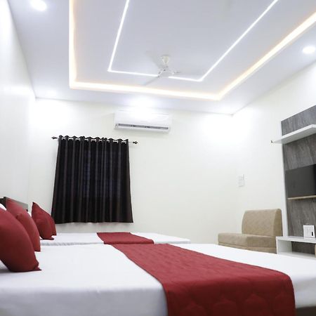 Hotel Jag Laxmi Palace Prime Location Main Road Near Mahakal Temple And Railway Station Ujjain Exterior foto