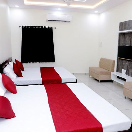 Hotel Jag Laxmi Palace Prime Location Main Road Near Mahakal Temple And Railway Station Ujjain Exterior foto