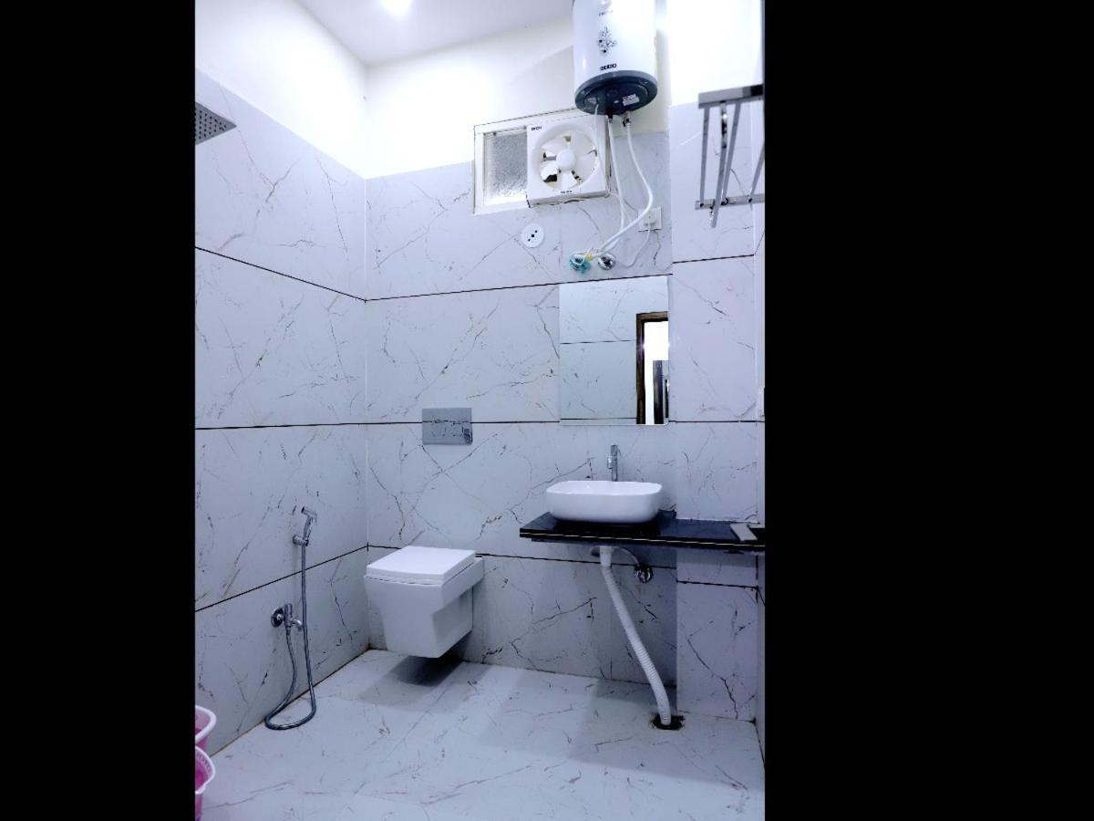 Hotel Jag Laxmi Palace Prime Location Main Road Near Mahakal Temple And Railway Station Ujjain Exterior foto