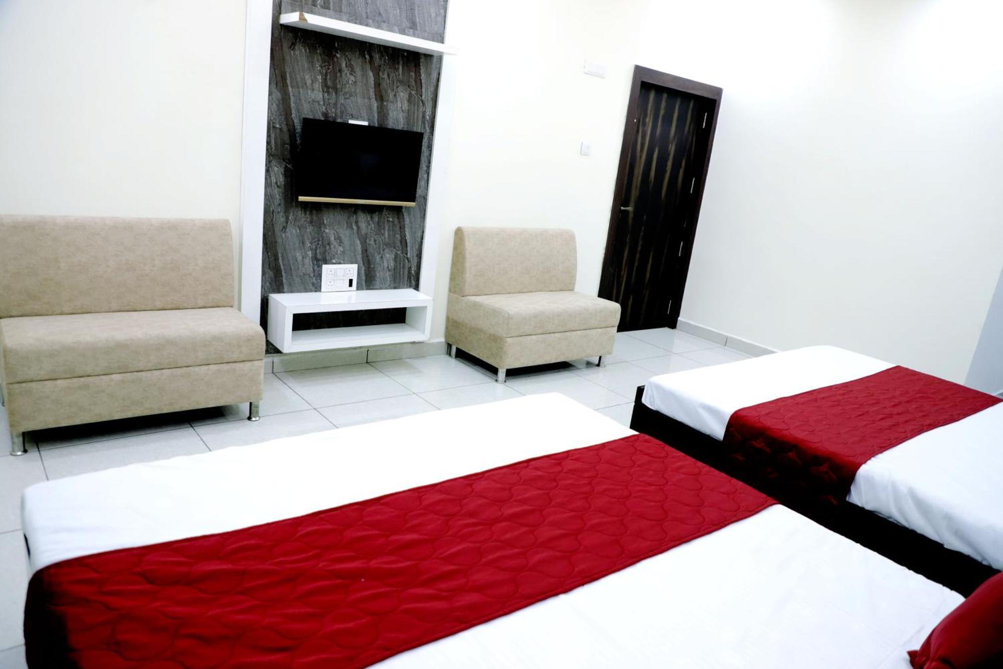 Hotel Jag Laxmi Palace Prime Location Main Road Near Mahakal Temple And Railway Station Ujjain Exterior foto