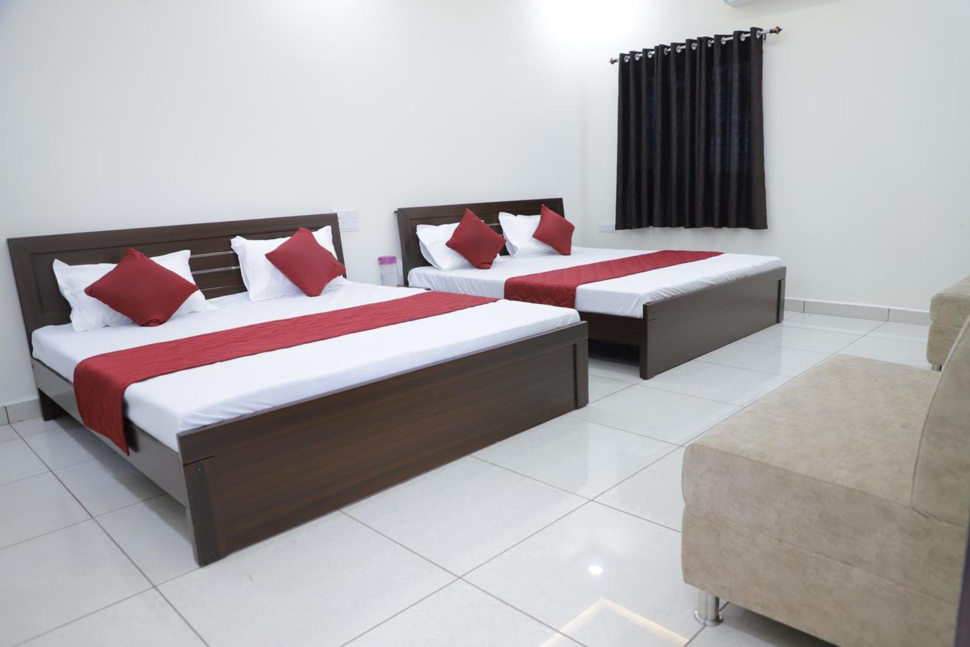 Hotel Jag Laxmi Palace Prime Location Main Road Near Mahakal Temple And Railway Station Ujjain Exterior foto