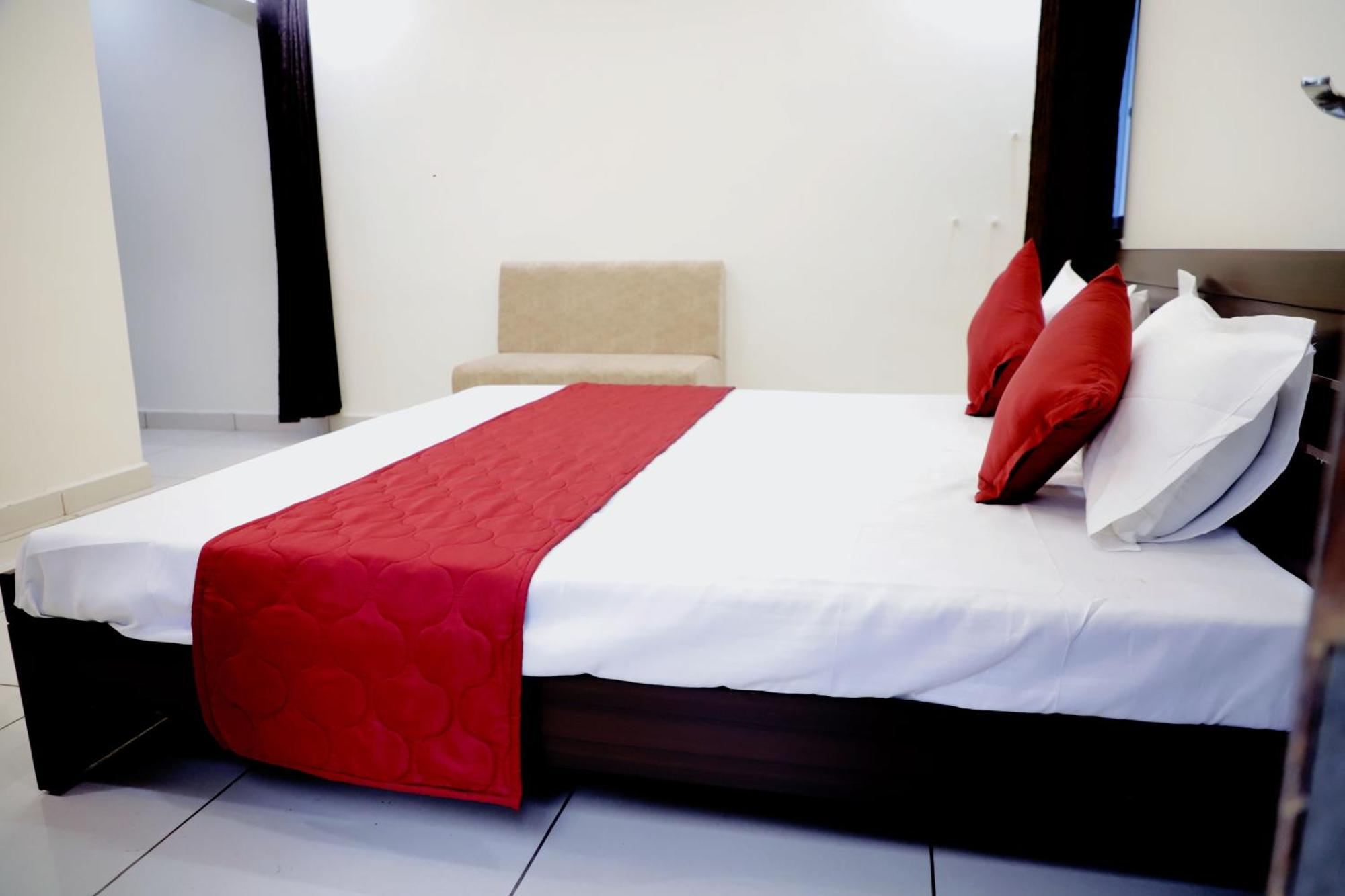 Hotel Jag Laxmi Palace Prime Location Main Road Near Mahakal Temple And Railway Station Ujjain Exterior foto