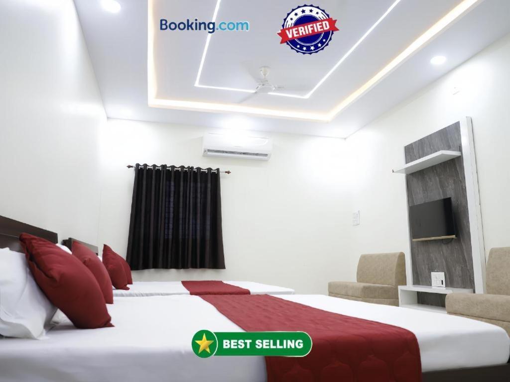 Hotel Jag Laxmi Palace Prime Location Main Road Near Mahakal Temple And Railway Station Ujjain Exterior foto