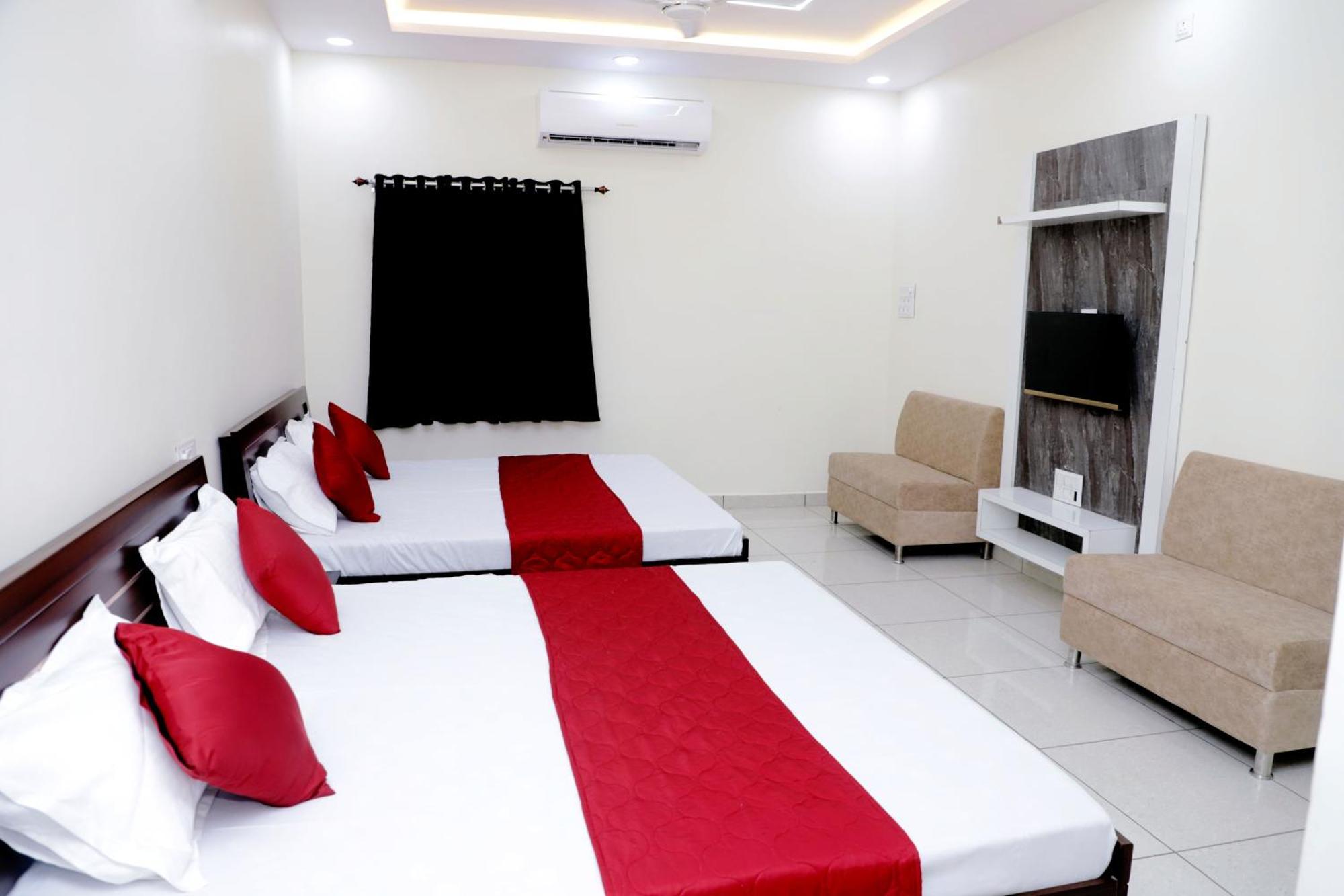 Hotel Jag Laxmi Palace Prime Location Main Road Near Mahakal Temple And Railway Station Ujjain Exterior foto